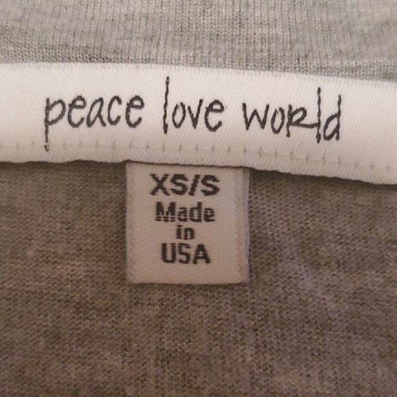 Peace Love World top - Picture 4 of 7